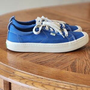 Cariuma OCA Low Blue Canvas Low Top Sneakers